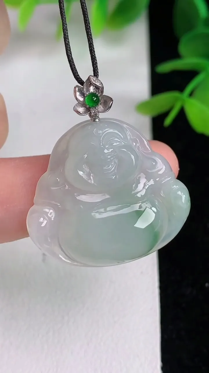 天然A货翡翠k金飘花佛公吊坠，尺寸25.4-27.8-5.5，重量:6.11g
6月10日