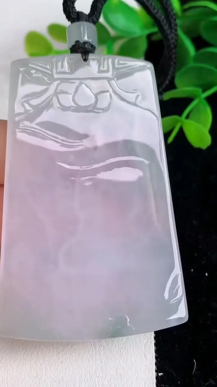 天然A货翡翠飘花大势至观音菩萨吊坠，尺寸68.8-43.7-5.3，重:45.29g
6月10日