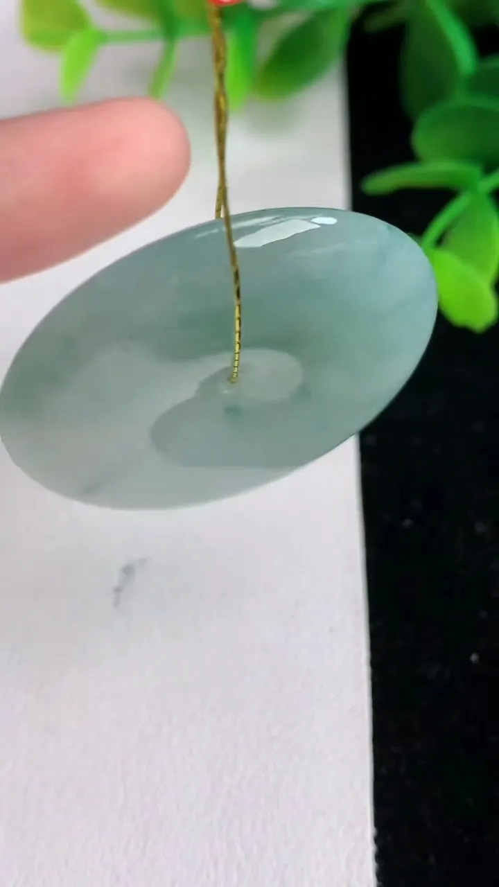 天然A货翡翠 飘花平安扣吊坠，尺寸36-5.8，重量:16.53g
6月10日