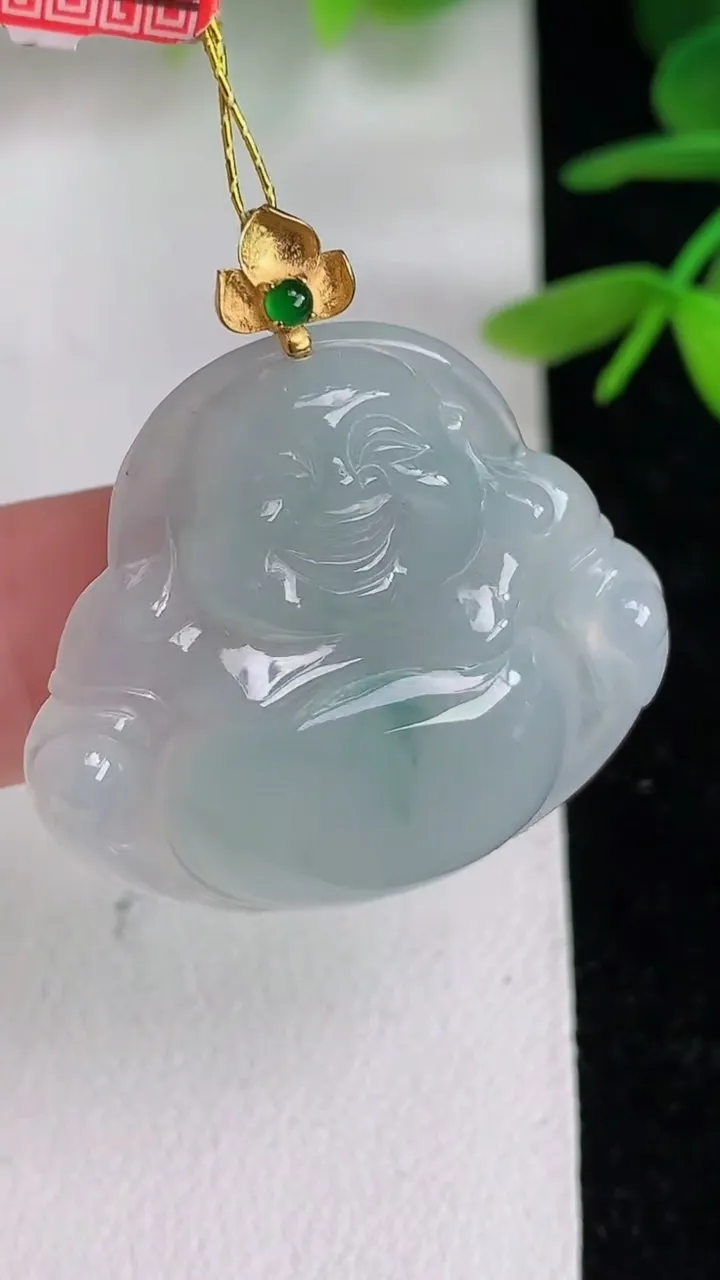 天然A货翡翠k金飘花佛公吊坠，尺寸29.7-31.6-5.5，重量:8.08g
6月10日
