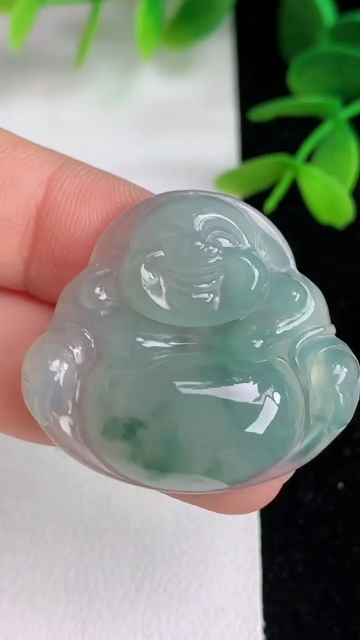 天然A货翡翠飘花佛公吊坠 ，尺寸29.6-32.8-5.8，重量:8.24g
6月10日