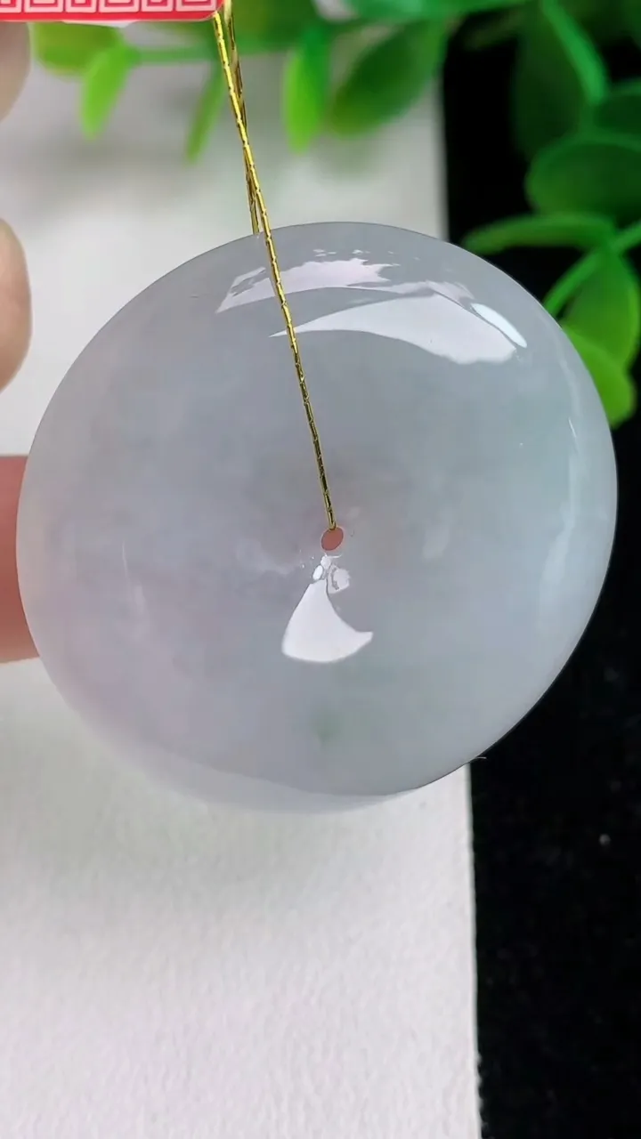 天然A货翡翠 飘花平安扣吊坠，尺寸38.5-6.7，重量:21.39g
6月10日