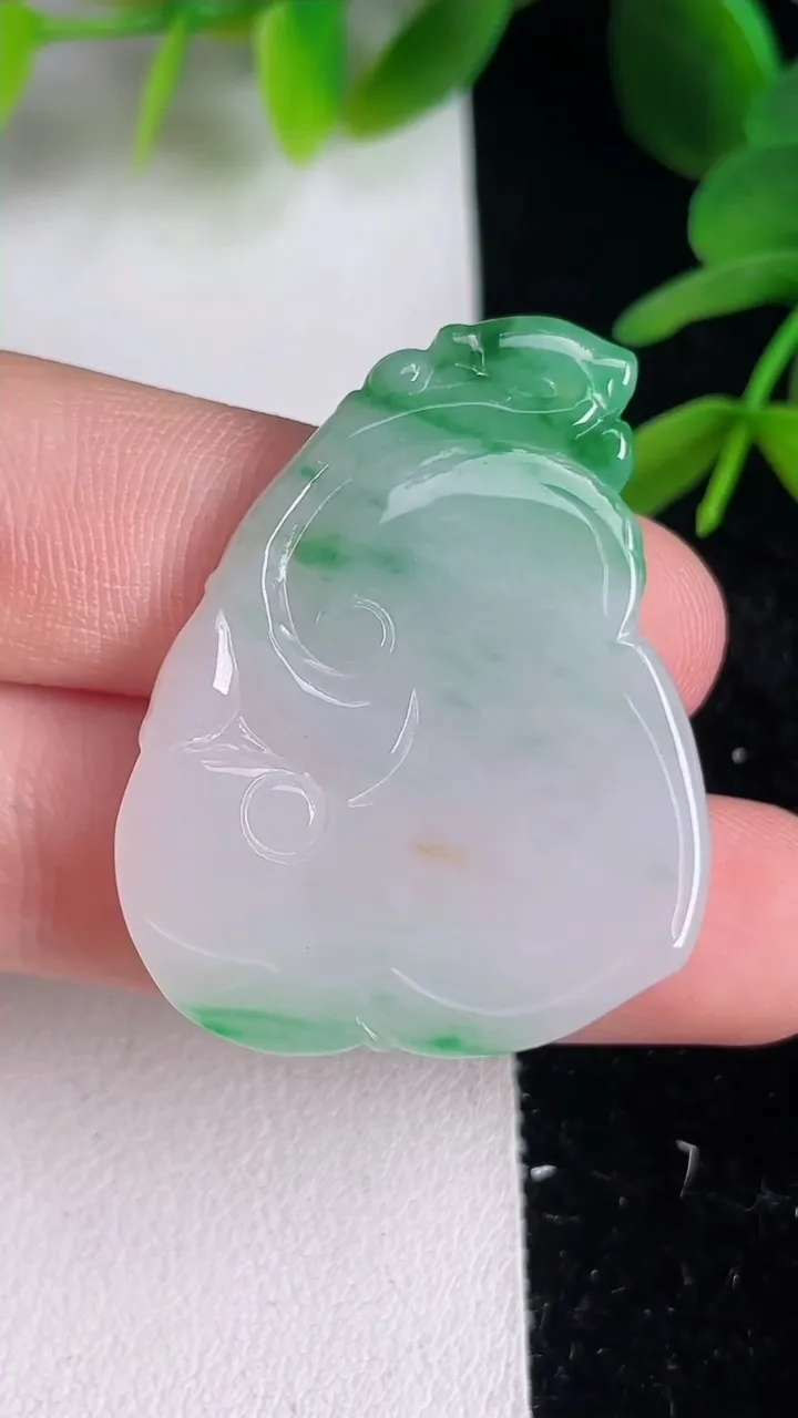天然A货翡翠如意吊坠，尺寸39-29-4.2，重:9.50g
6月10日
