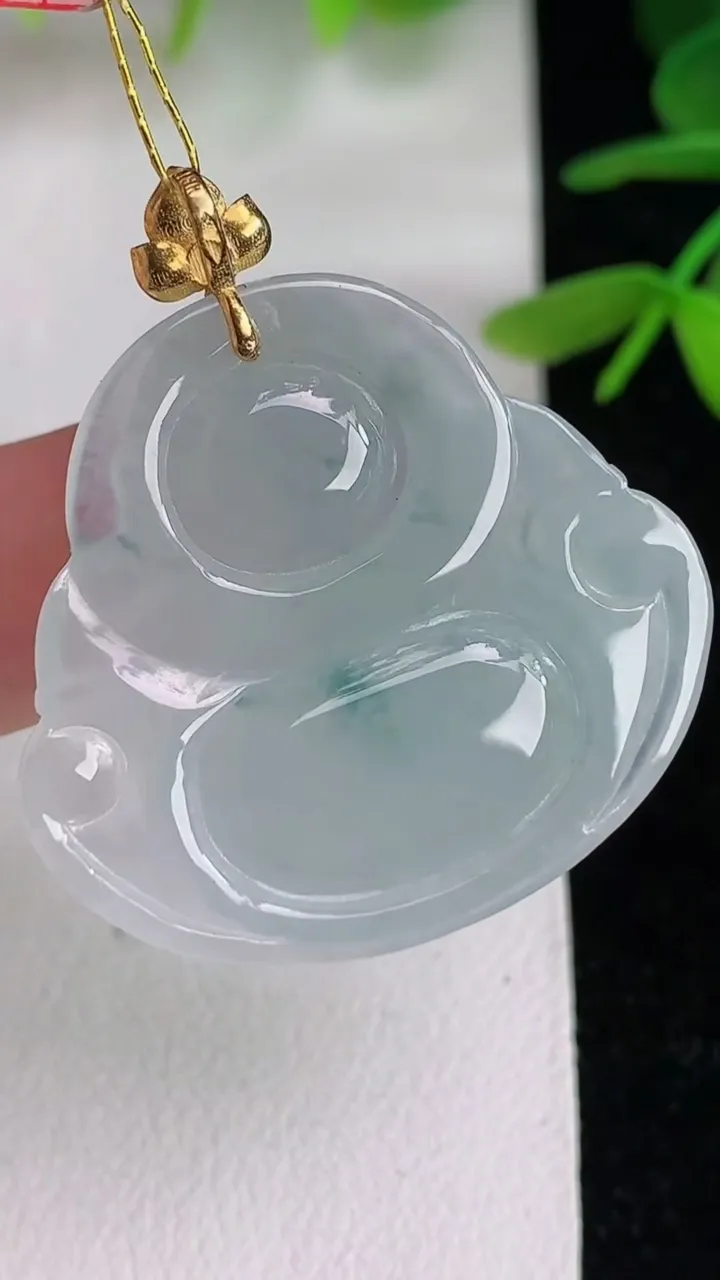 天然A货翡翠k金飘花佛公吊坠，尺寸29.7-31.6-5.5，重量:8.08g
6月10日
