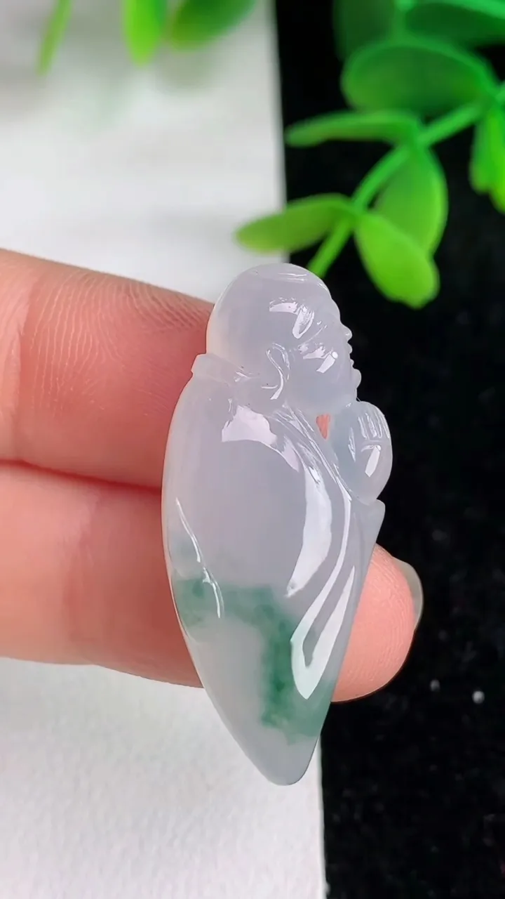 天然A货翡翠 飘花佛公吊坠，尺寸34.6-17.4-7.2，重量:7.16g
6月10日