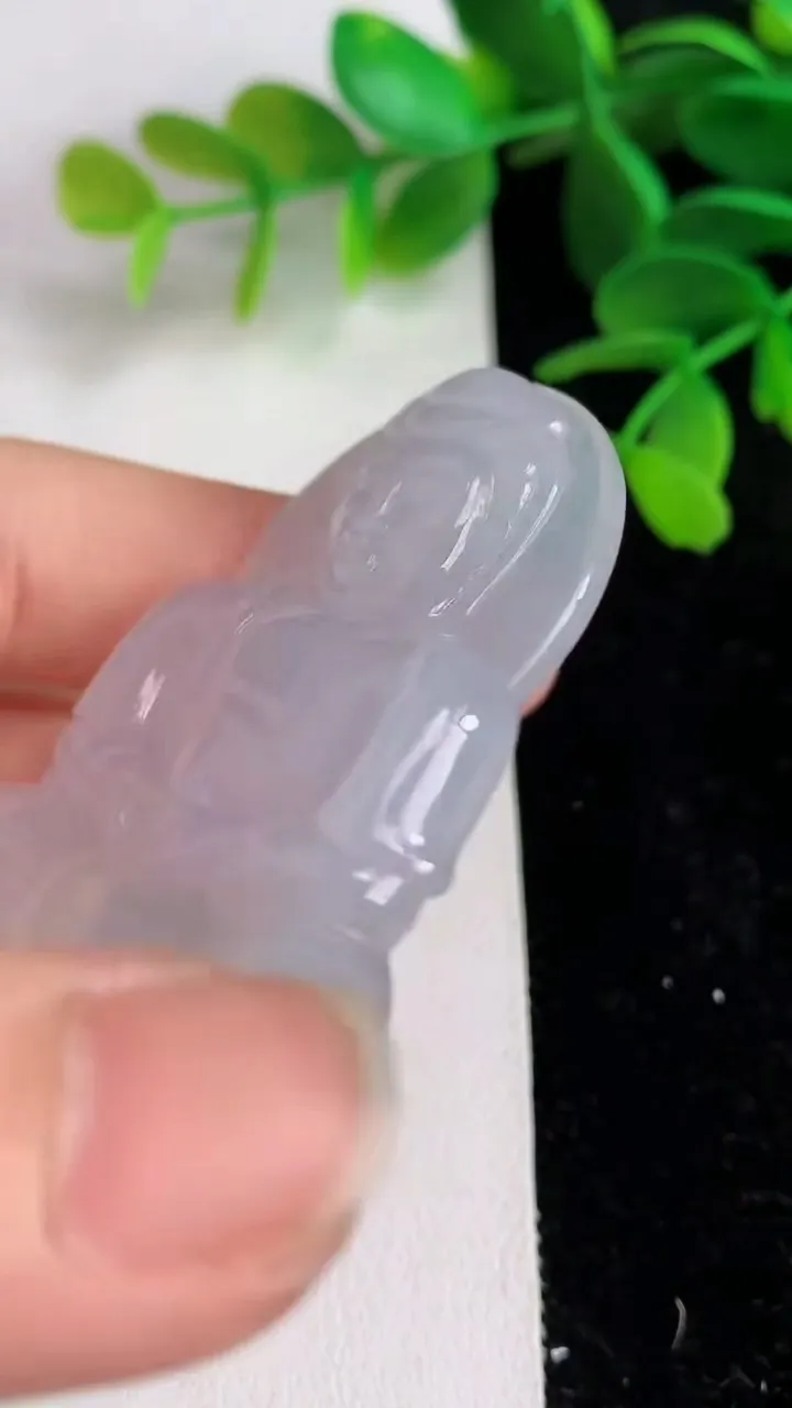 天然A货翡翠观音菩萨吊坠，尺寸55-39.2-5.8，重量:23.79g
6月10日