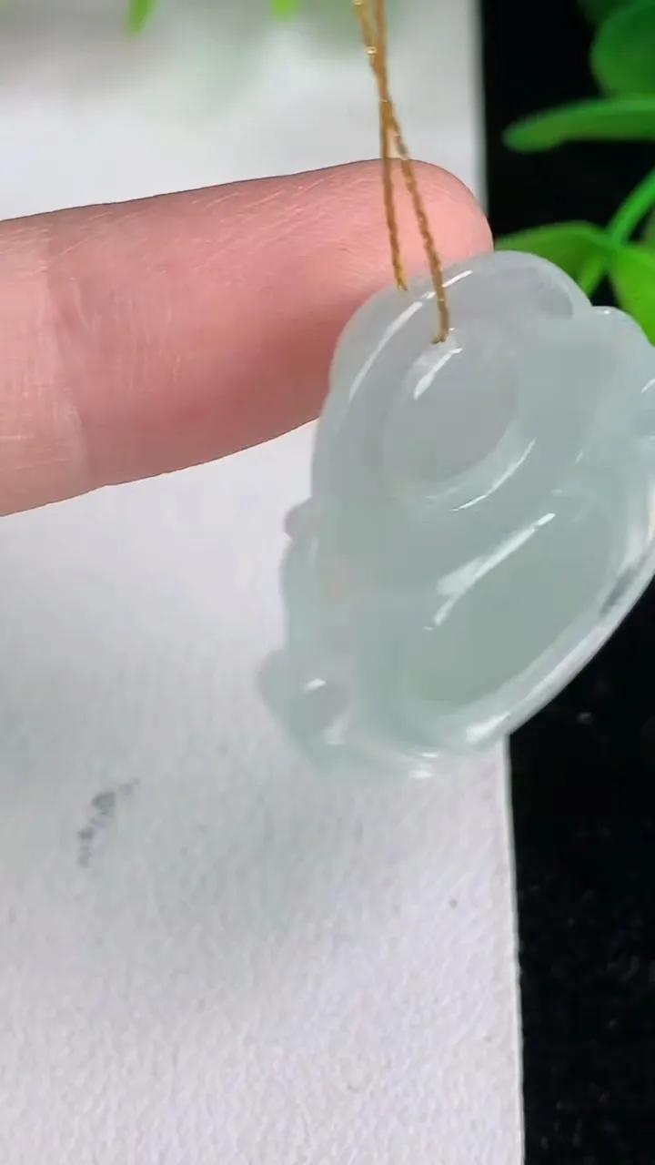 天然A货翡翠 飘花佛公吊坠，尺寸25.8-25.5-5.8，重量:6.57g
6月10日