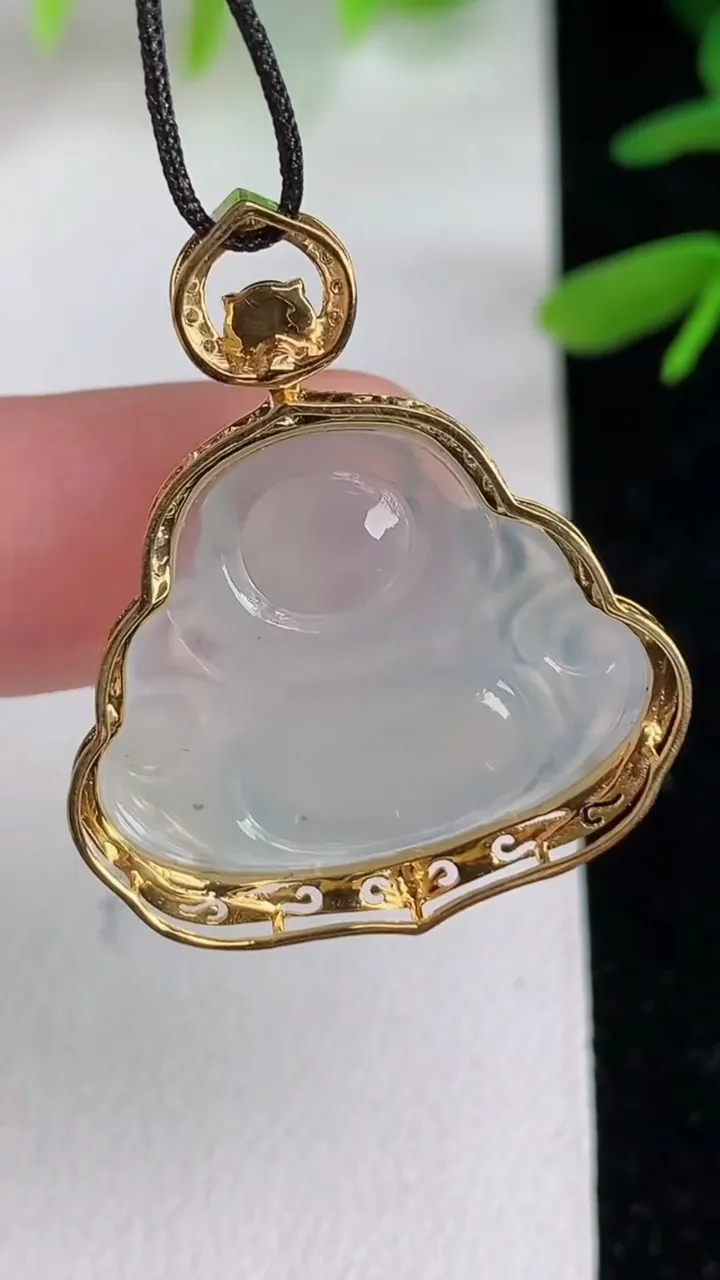 天然A货翡翠白冰佛公吊坠，尺寸30-25-7.7，裸石18-23.2重:4.35g
6月10日