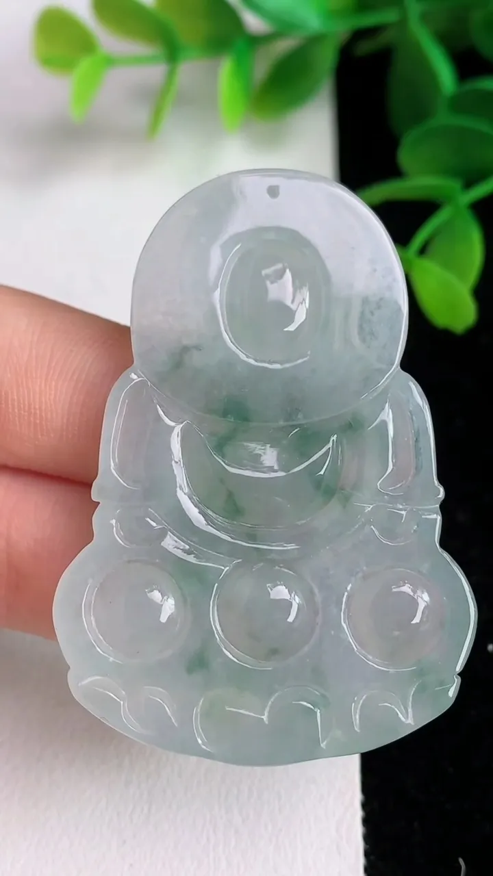 天然A货翡翠飘花观音菩萨吊坠 ，尺寸51.4-36-5.3，重量:16.46g
6月10日