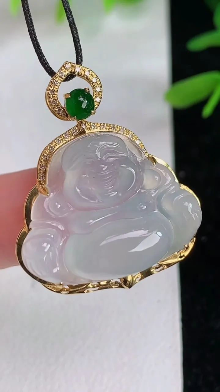 天然A货翡翠白冰佛公吊坠，尺寸30-25-7.7，裸石18-23.2重:4.35g
6月10日