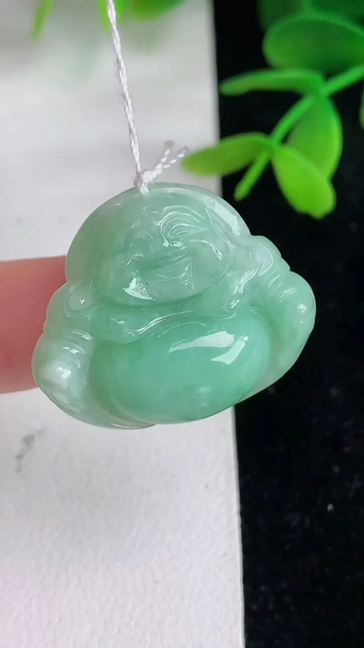 天然A货翡翠佛公吊坠 ，尺寸22.4-26-6，重量:5.68g
6月10日