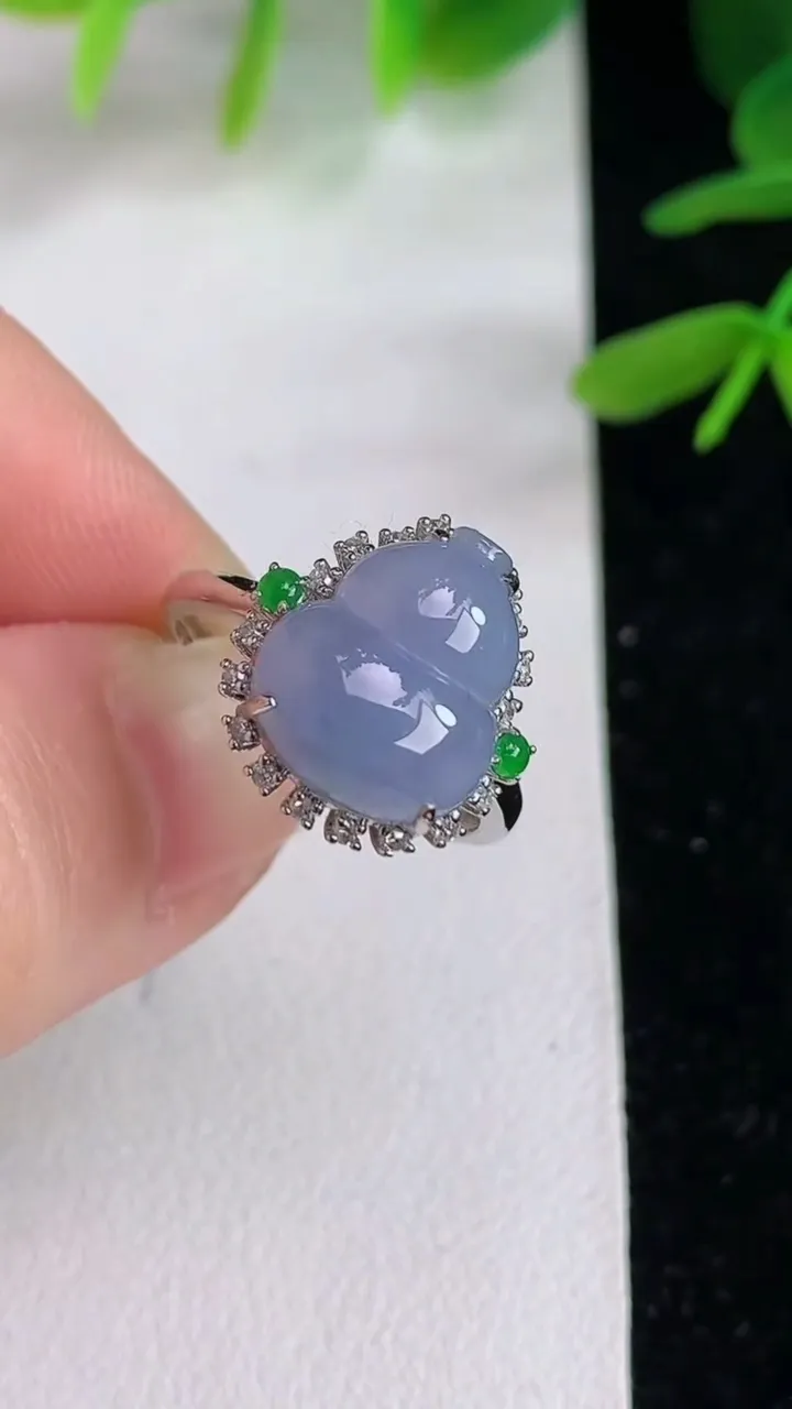 天然A货翡翠k金紫罗兰葫芦戒指，尺寸18.3-12.3-10.3，重:3.64g2025年6月10日
工厂直销收藏佳品,种好水足，色泽均匀，有种有色，上手高大气！