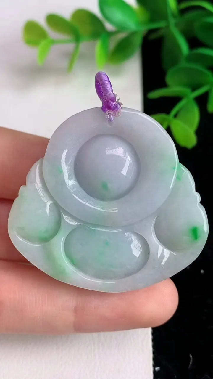 天然A货翡翠春带彩紫罗兰佛公吊坠 ，尺寸38.6-42-13，重量:31.49g
6月10日