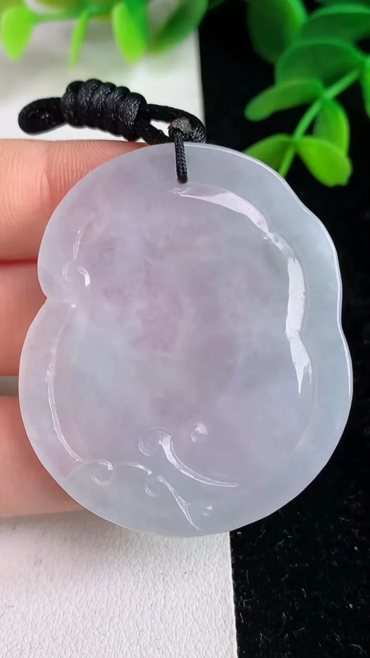 天然A货翡翠 紫罗兰生肖狗吊坠，尺寸47-40-5，重量:19.32g
6月11日
