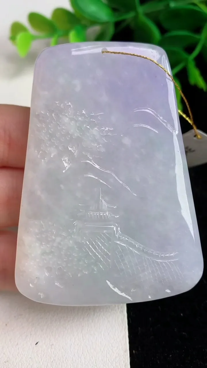 天然A货翡翠春带彩紫罗兰山水牌吊坠 ，尺寸62-44-11，重量:71.29g
6月11日