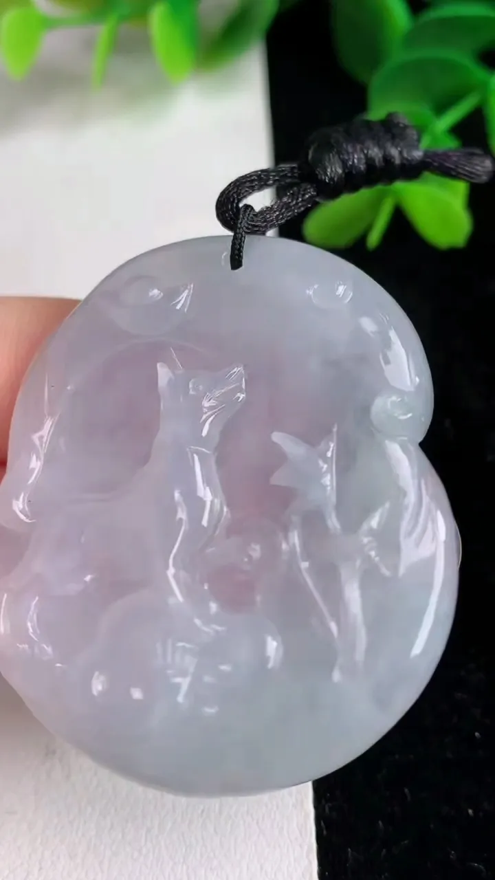 天然A货翡翠 紫罗兰生肖狗吊坠，尺寸47-40-5，重量:19.32g
6月11日