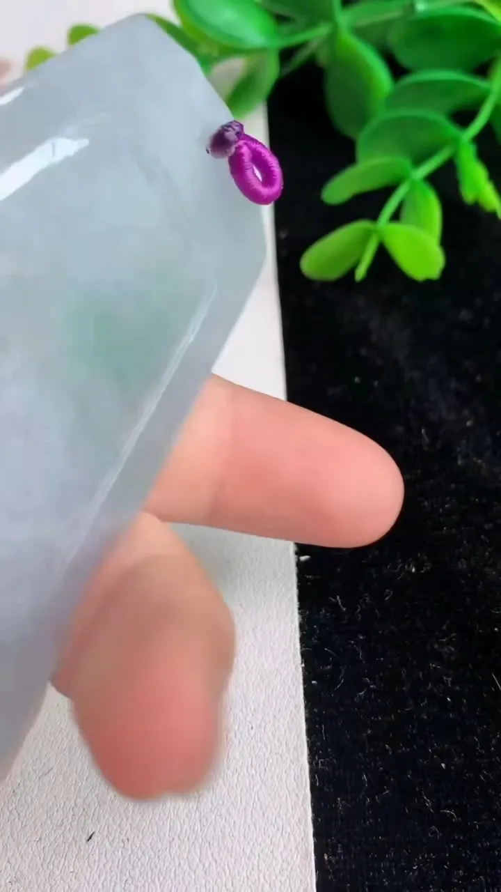 天然A货翡翠大日如来吊坠，尺寸67.6-46.4-5，重量:31.50g
6月11日
