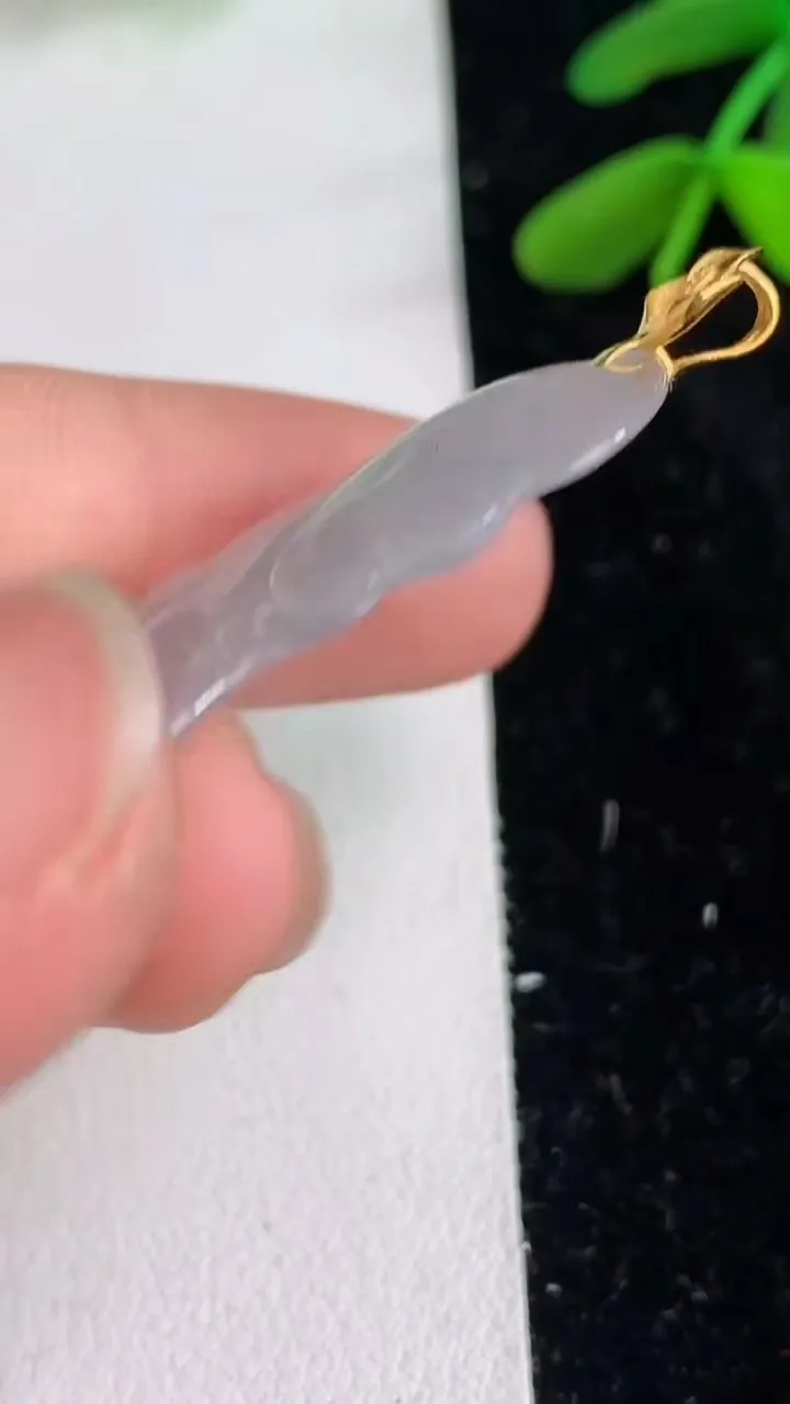天然A货翡翠k金白冰和和美美荷花吊坠，尺寸43-21.4-3，重量:5.50g
6月11日