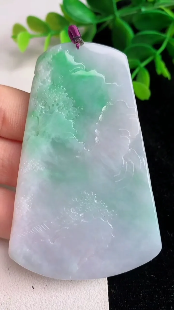 天然A货翡翠山水牌吊坠，尺寸73.7-45.6-5.2，重量:40.25g
6月11日