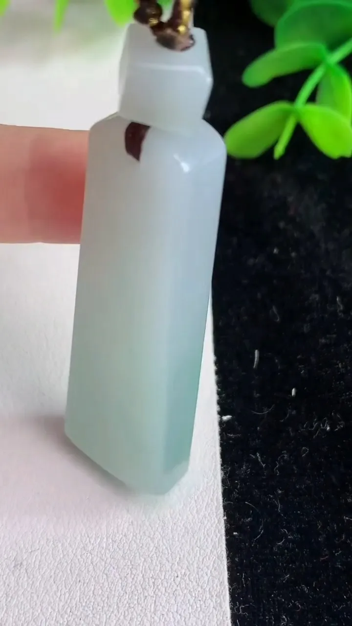 天然A货翡翠无事牌吊坠 ，尺寸58.4-16.6-7，重量:23.61g
6月11日