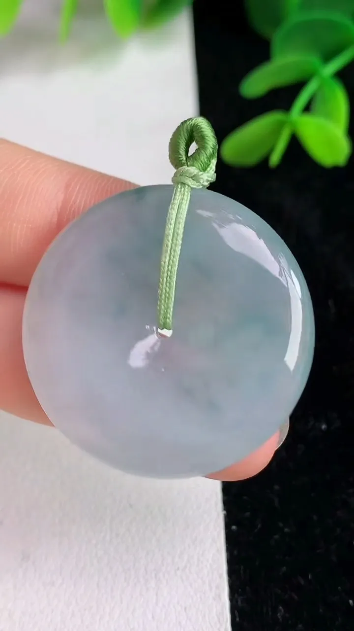 天然A货翡翠飘花平安扣吊坠 ，尺寸31.2-5.6，重量:11.49g
6月11日