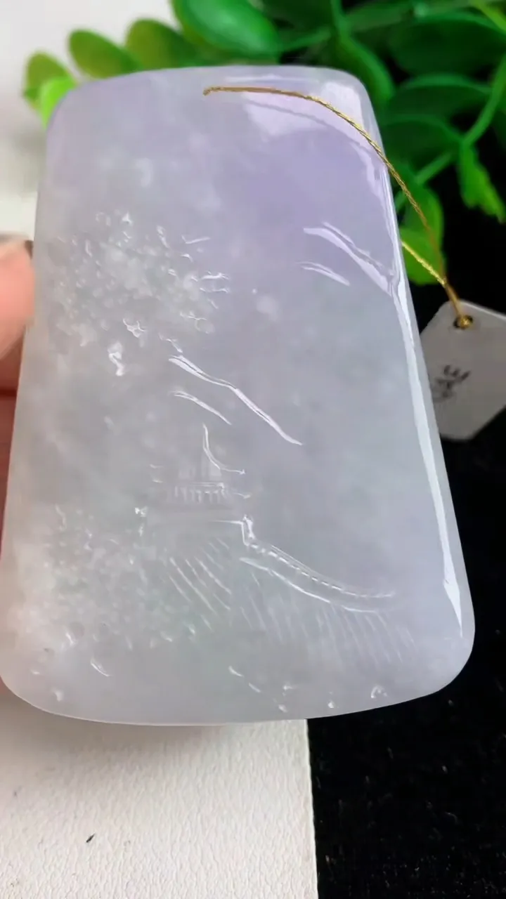 天然A货翡翠春带彩紫罗兰山水牌吊坠 ，尺寸62-44-11，重量:71.29g
6月11日