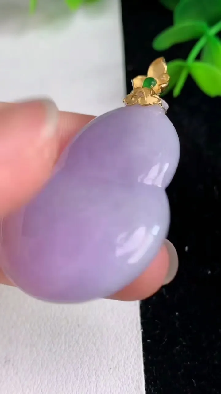 天然A货翡翠k金紫罗兰葫芦吊坠 ，尺寸39.5-29.5-7.7，重量:16.27g
6月11日