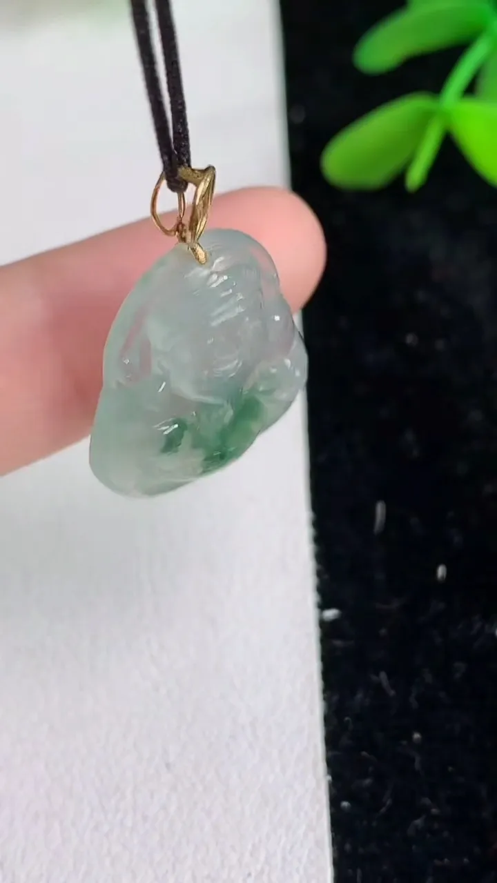 天然A货翡翠18k金飘花财神爷吊坠 ，尺寸22.4-18-5，重量:3.90g
6月11日