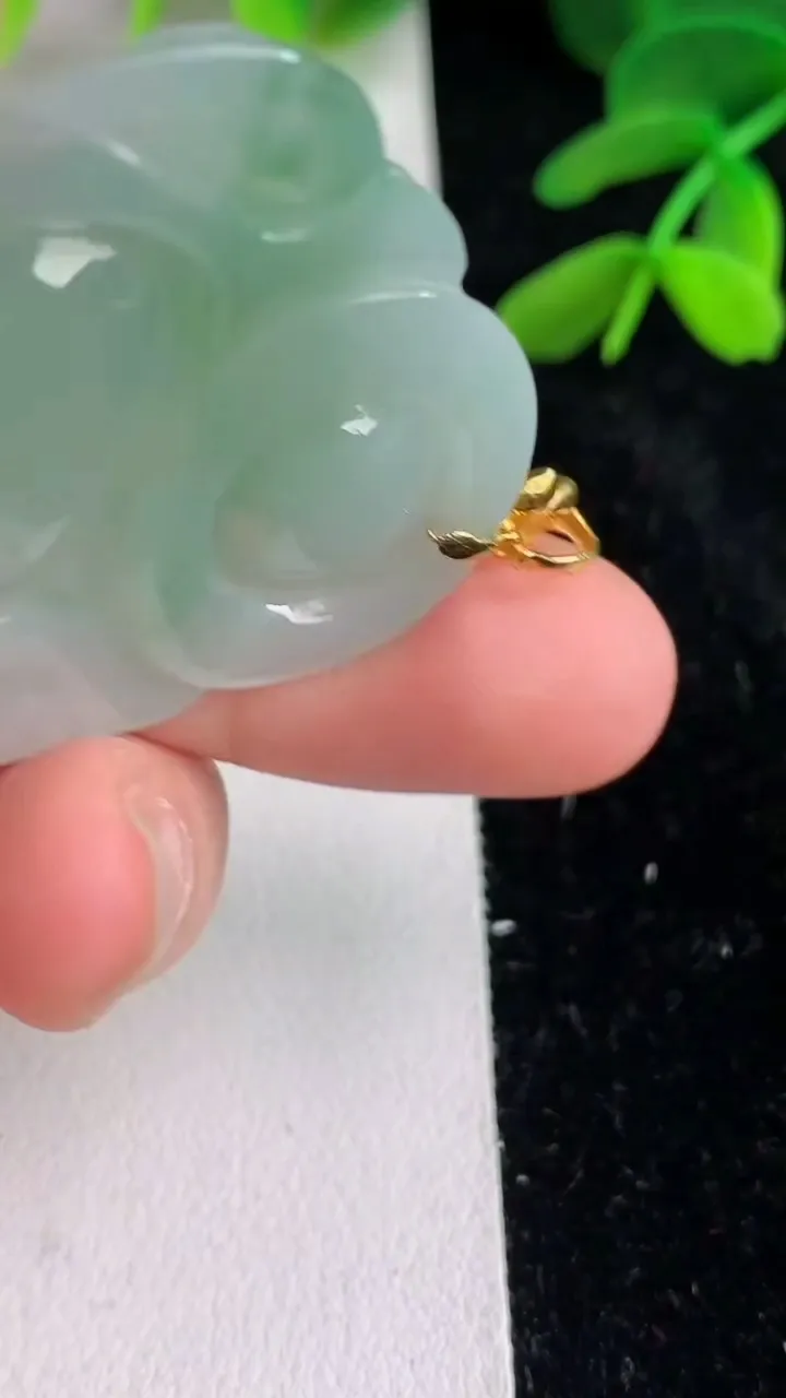 天然A货翡翠佛公吊坠 ，尺寸32-36.7-7.2，重量:13.32g
6月11日