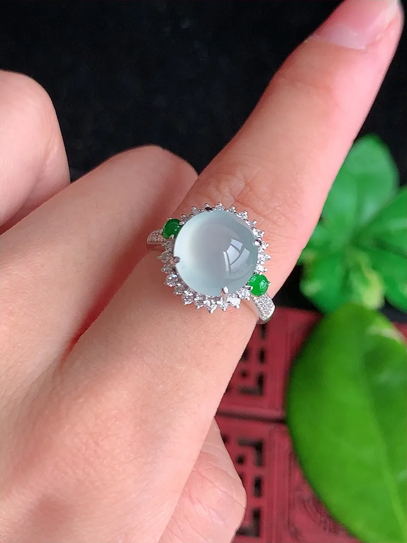 天然A货翡翠18K金伴钻镶嵌白月光蛋面戒指 圈口17裸石尺寸10.4mm 重量4.57g 0610