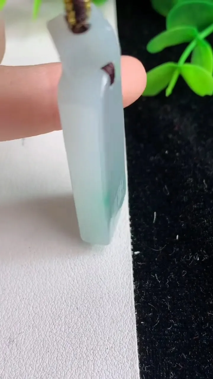 天然A货翡翠无事牌吊坠 ，尺寸58.4-16.6-7，重量:23.61g
6月11日