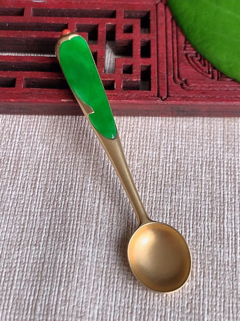 天然A货翡翠18K阳绿随形金勺子尺寸66.7×27.7×8×5.2m量7.60g 0610
