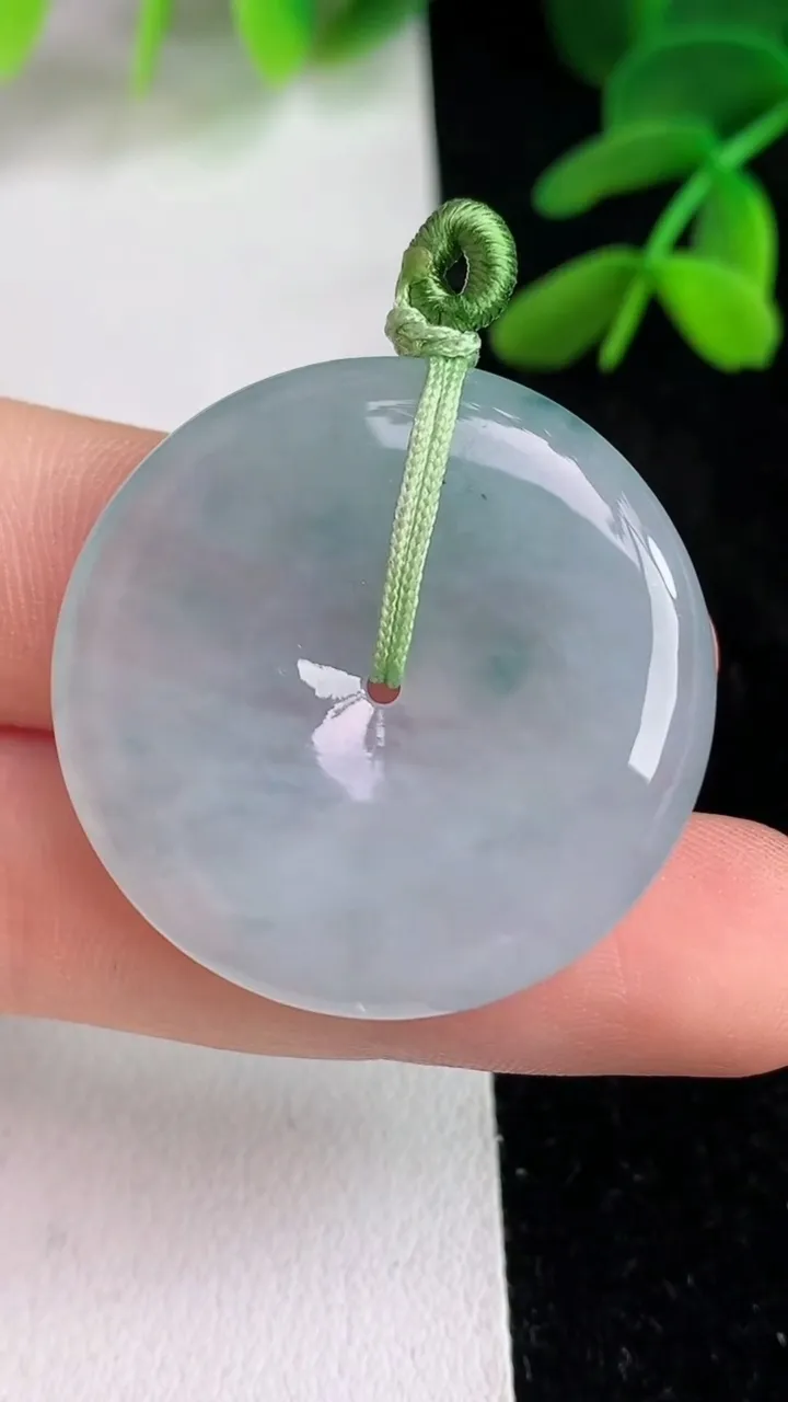 天然A货翡翠飘花平安扣吊坠 ，尺寸31.2-5.6，重量:11.49g
6月11日