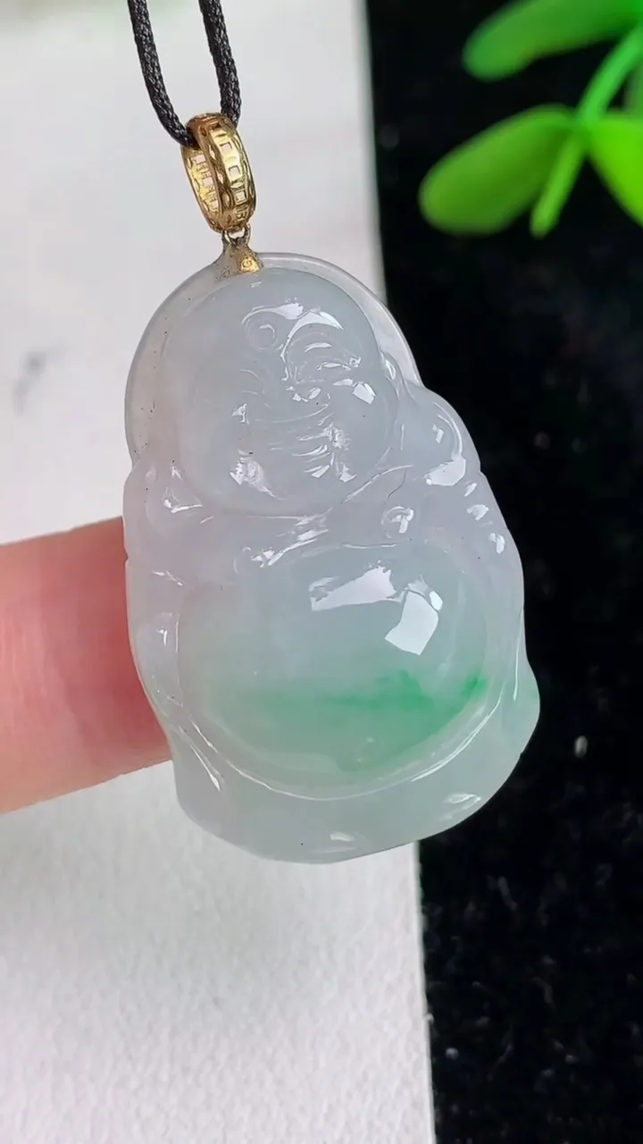 天然A货翡翠逍遥佛吊坠 ，尺寸30-20-4，重量:6.35g
6月11日