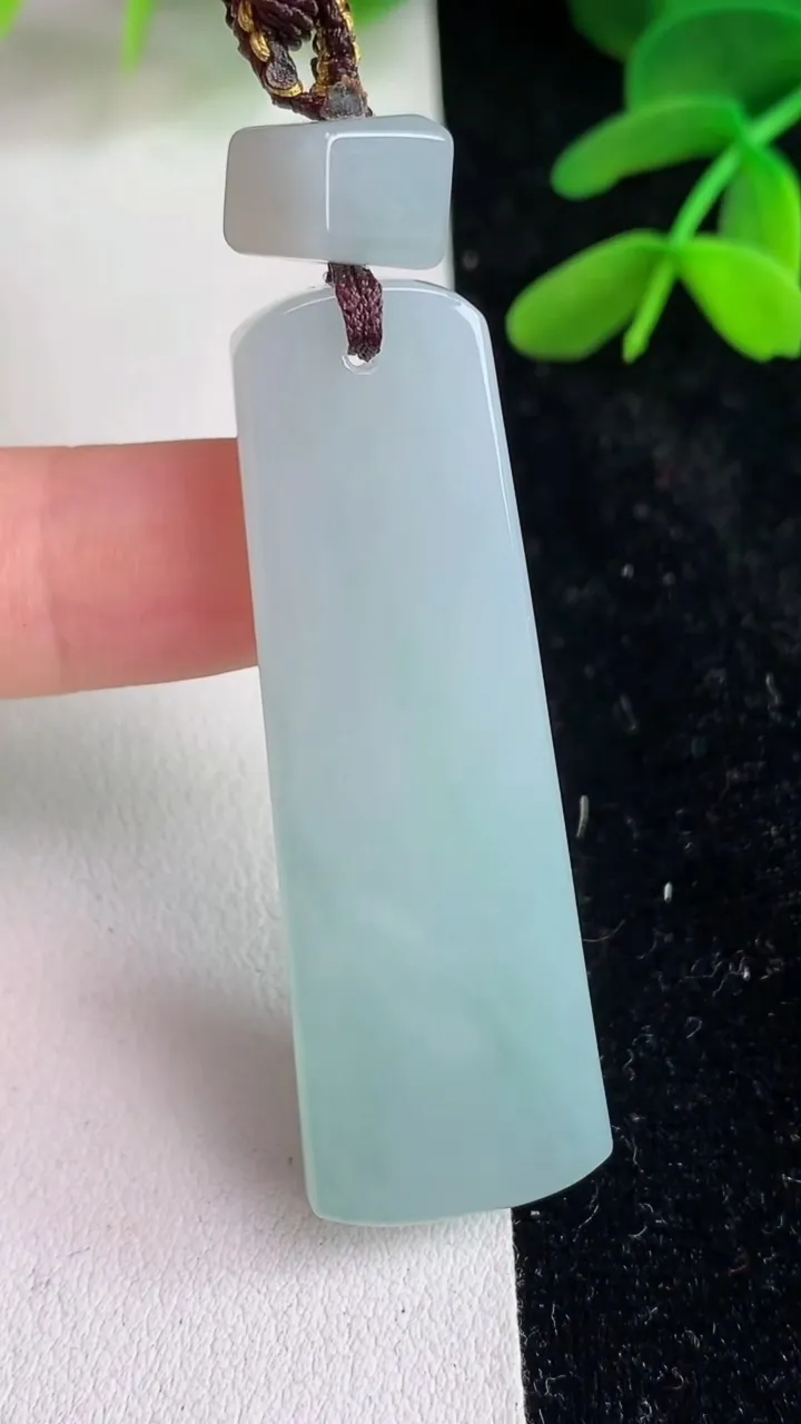 天然A货翡翠无事牌吊坠 ，尺寸58.4-16.6-7，重量:23.61g
6月11日