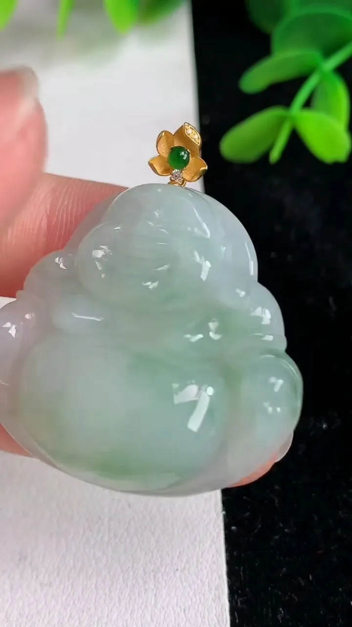 天然A货翡翠佛公吊坠 ，尺寸32-36.7-7.2，重量:13.32g
6月11日