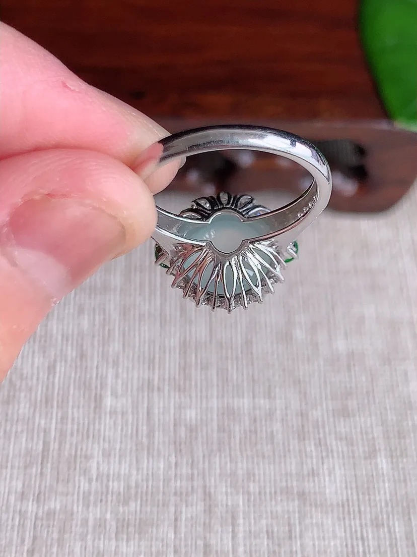 天然A货翡翠18K金伴钻镶嵌白月光蛋面戒指 圈口17裸石尺寸10.4mm 重量4.57g 0610
