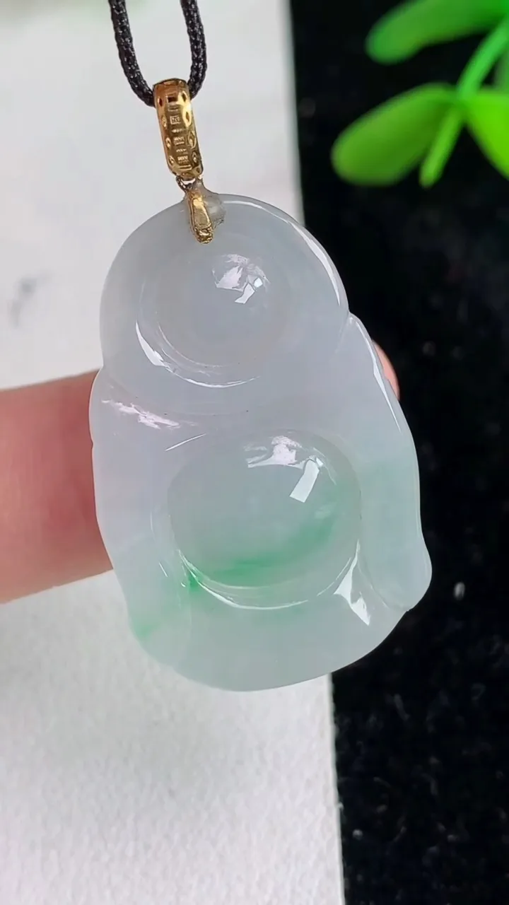 天然A货翡翠逍遥佛吊坠 ，尺寸30-20-4，重量:6.35g
6月11日