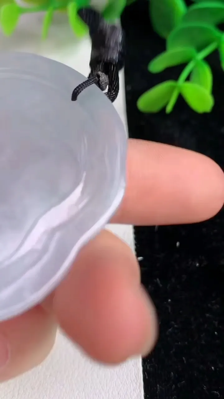 天然A货翡翠 紫罗兰生肖狗吊坠，尺寸47-40-5，重量:19.32g
6月11日