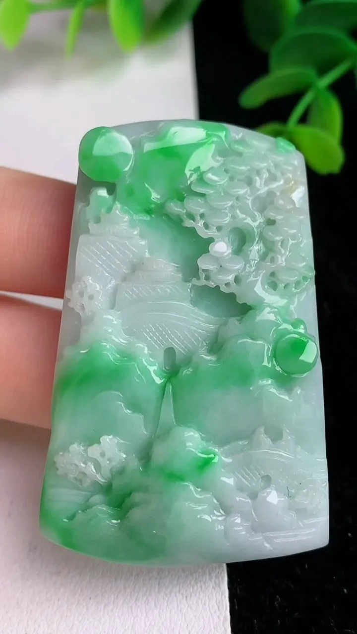 天然A货翡翠山水牌吊坠 ，尺寸54-35-11.3，重量:41.85g
6月11日