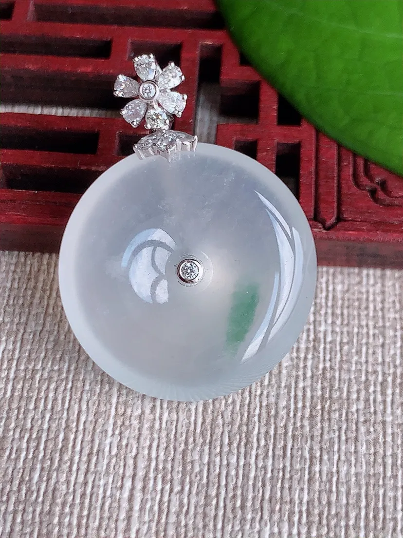 天然A货翡翠18K金伴飘花平安扣吊坠尺寸32.8×24.4×6.3m量8.77g 0611