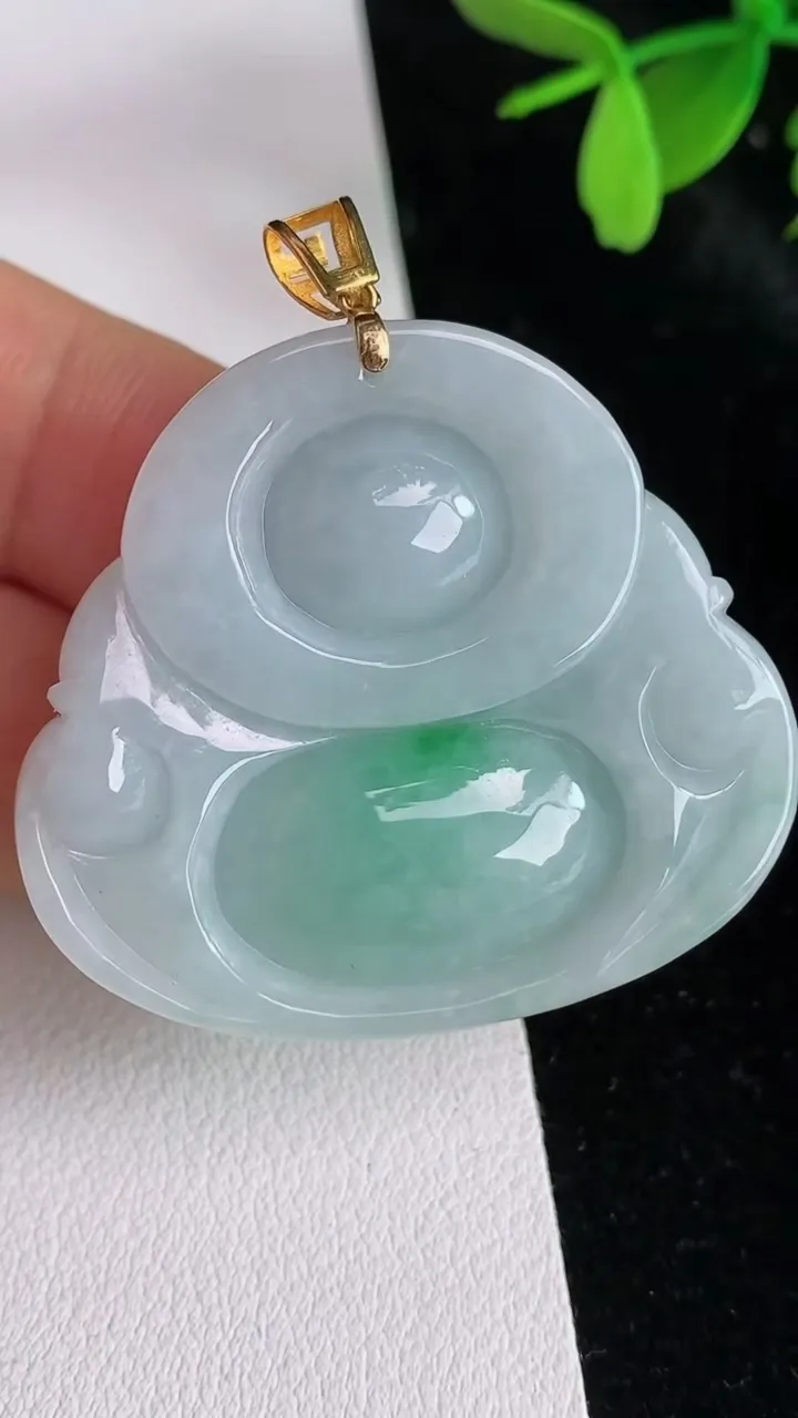 天然A货翡翠佛公吊坠，尺寸35.3-40-12.4，重量:29.69g
6月12日