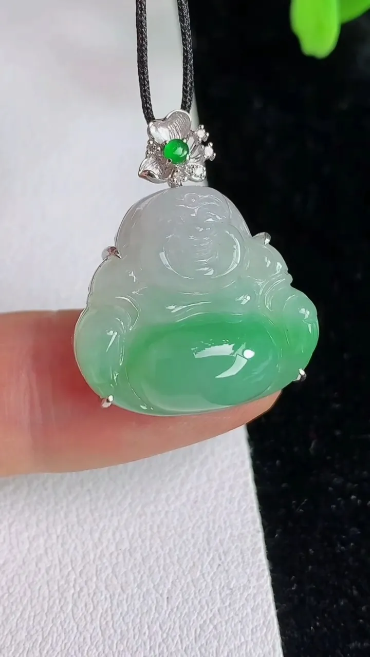 天然A货翡翠佛公吊坠，尺寸26.2-19-21.4-7.4，重量:5.05g
6月12日