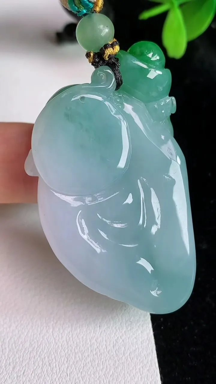 天然A货翡翠财神爷吊坠，尺寸48.6-28-17，重量:31.16g
6月12日