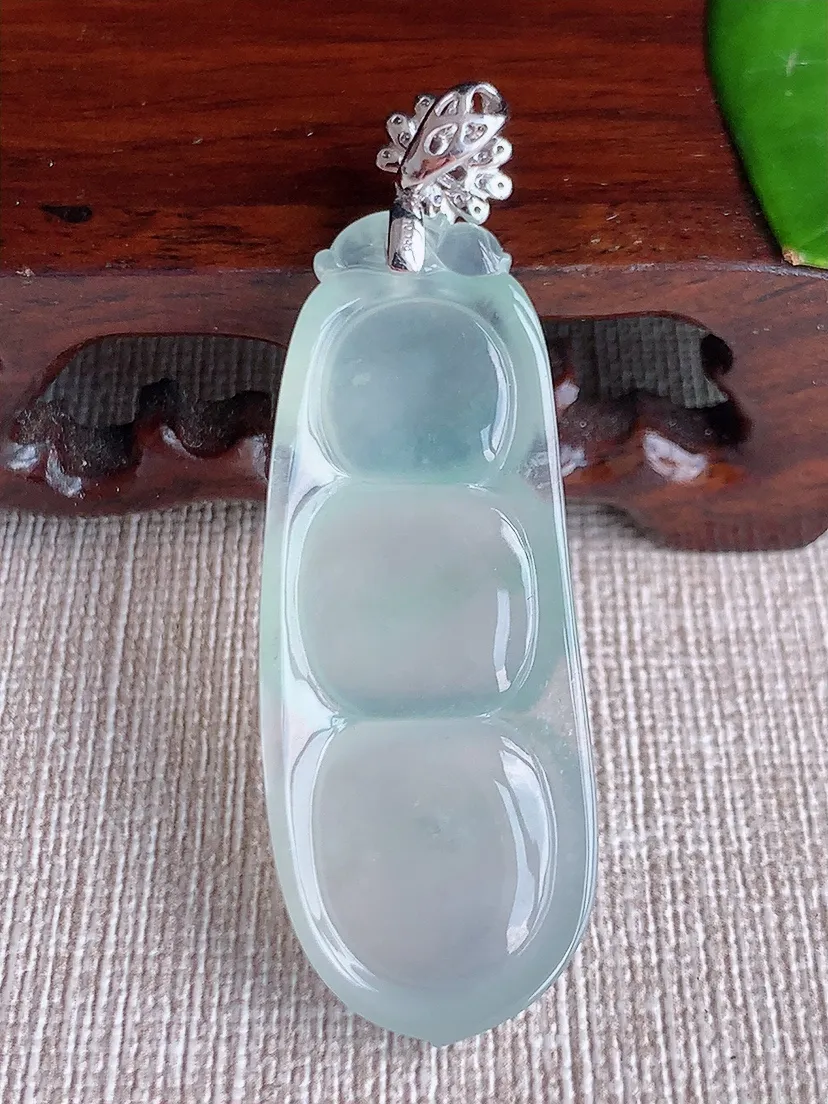 天然A货翡翠18K金伴白月光大福豆平安豆四季豆吊坠尺寸54.3×45.5×17.8×6m量11.12