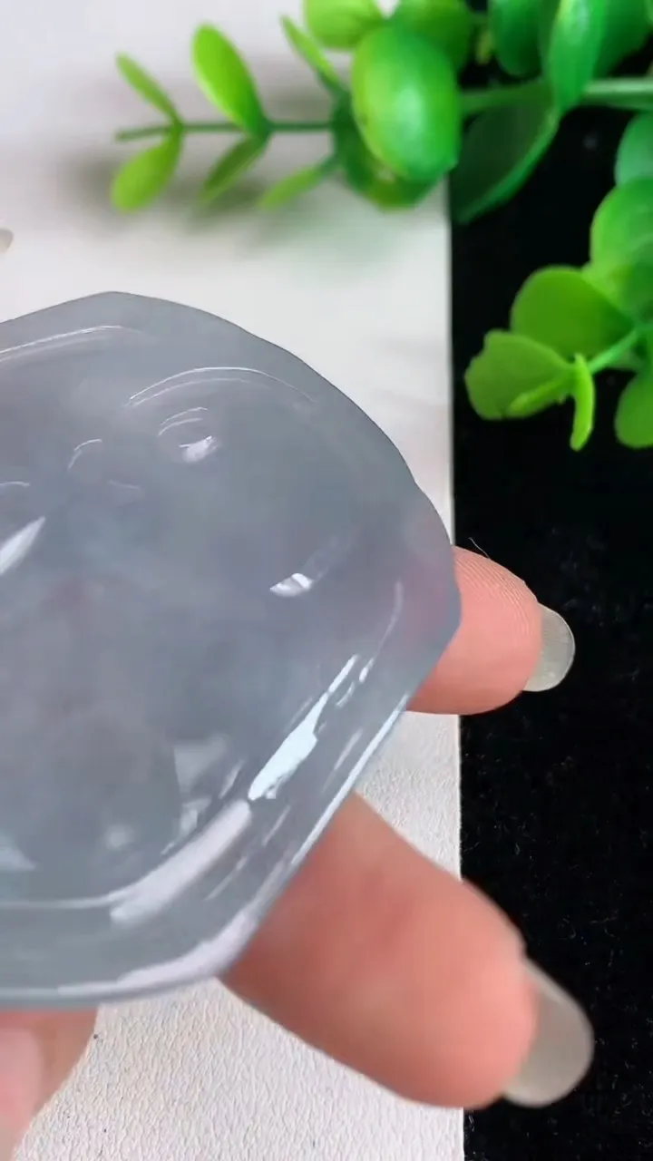 天然A货翡翠紫罗兰不动明王吊坠，尺寸55-49.6-5，重:23.94g
6月12日