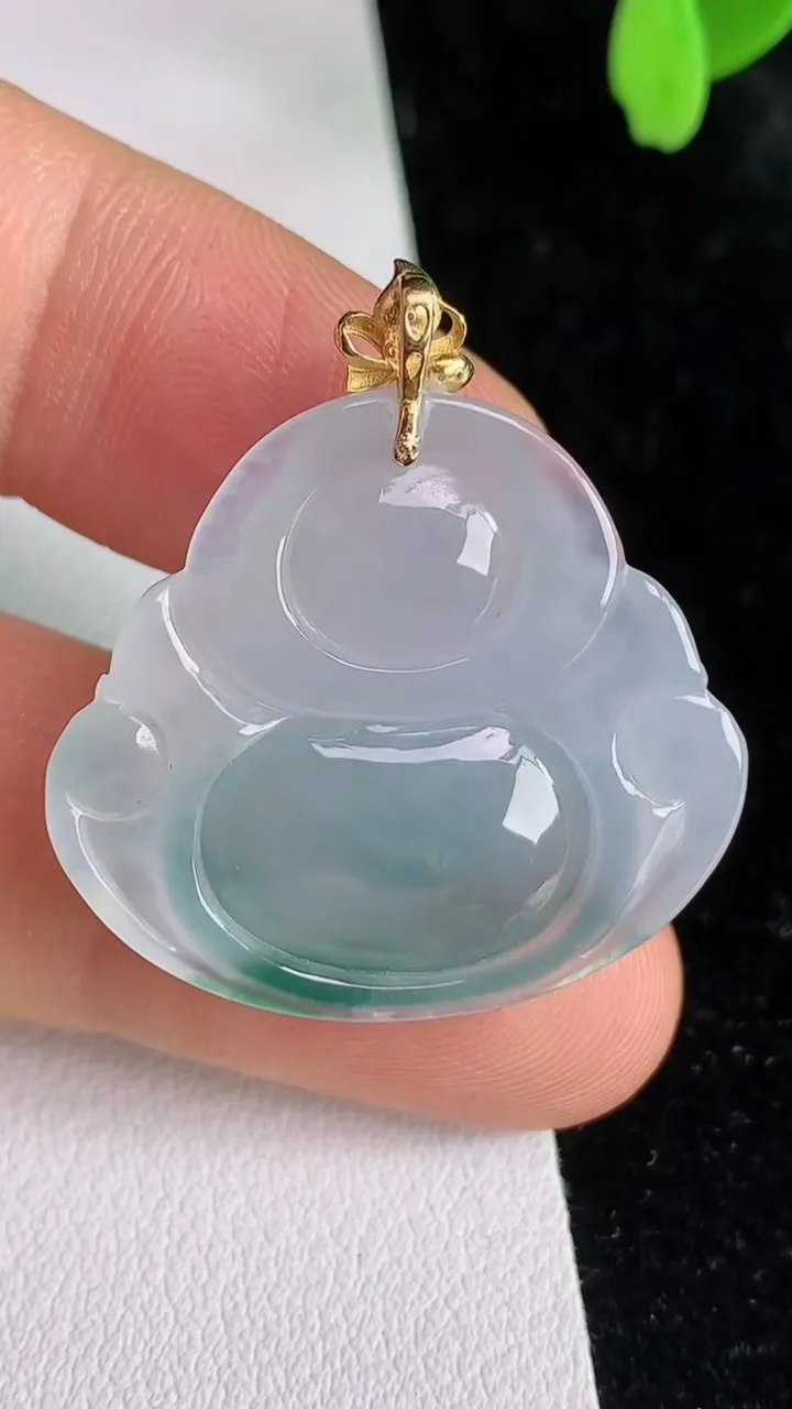 天然A货翡翠k金飘花佛公吊坠，尺寸26.7-30-6，重量:7.82g
6月12日