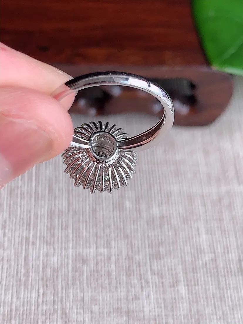 天然A货翡翠18K金伴钻镶嵌阳绿蛋面戒指 圈口17裸石尺寸7.6×6.4mm 重量3.00g 0611