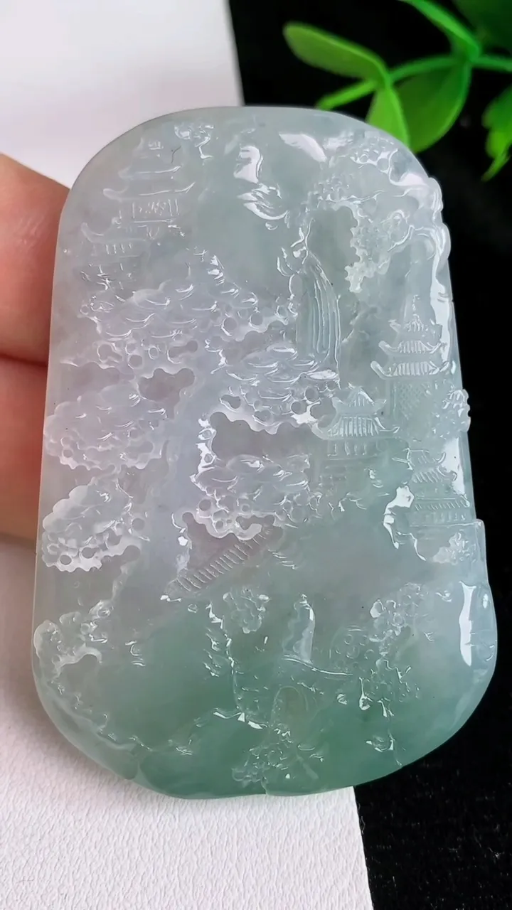 天然A货翡翠飘花山水牌吊坠，尺寸62-42.4-6，重量:37.85g
6月12日