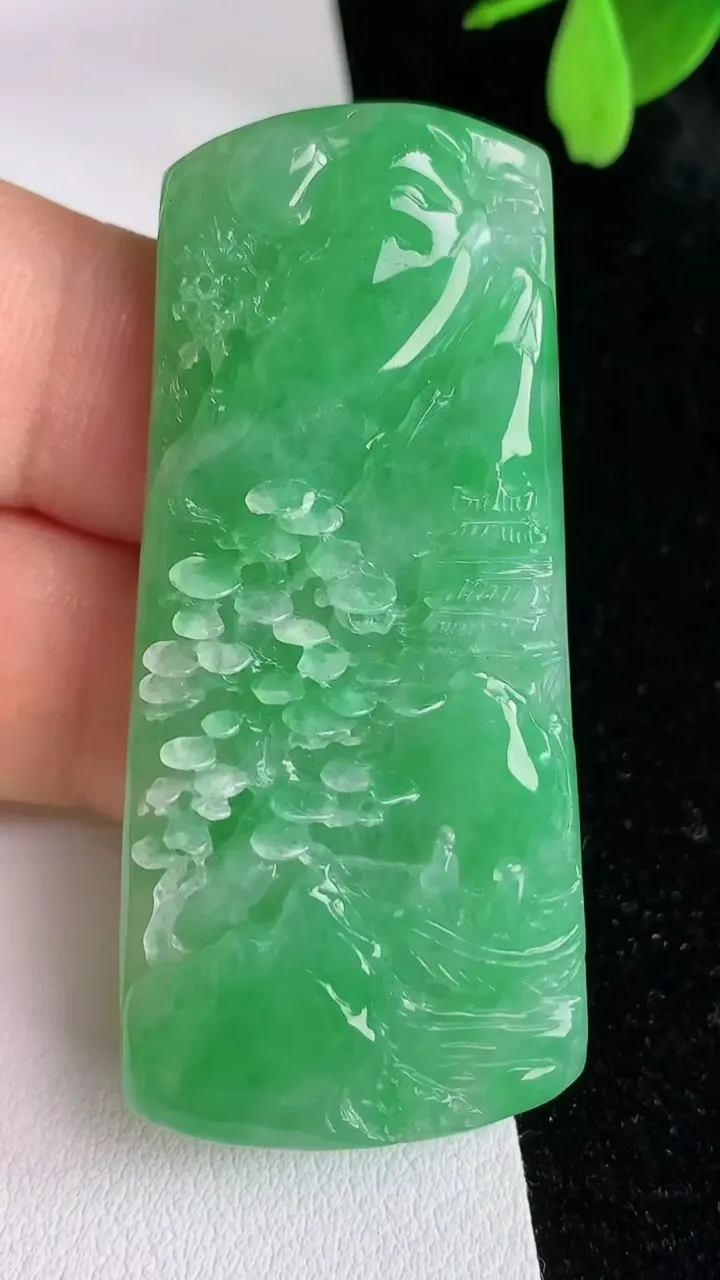 天然A货翡翠山水牌吊坠，尺寸53.5-24.5-7.8，重量:24.69g
6月12日